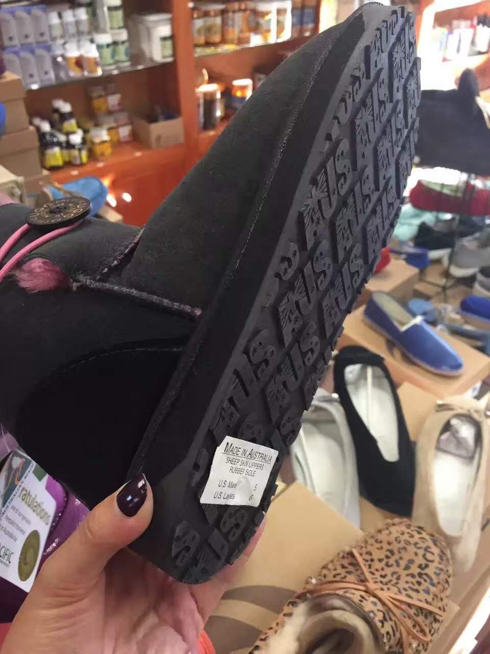 Quần short Pacific Ugg Ultra có nút